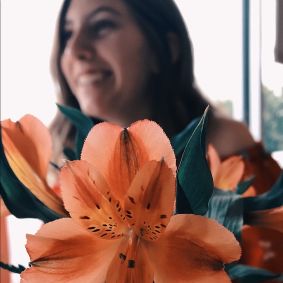 Meet your Posher, Julie - Picture 1 of 1